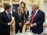 Luis Caputo explicó la reacción negativa de los mercados a la reunión de Trump y Milei: Mañana se va a corregir