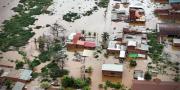 Tragedia en Tipuani: 120 familias pierden sus viviendas por desborde del río y la Gobernación envía maquinaria