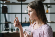 Las personas sanas no deben tomar esta vitamina: afamado nefrólogo alerta sobre los riesgos para la salud