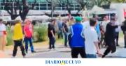 Violenta batalla campal entre taxistas y choferes de aplicación en la puerta de Aeroparque