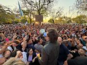 Javier Milei vuelve de Estados Unidos con una mochila pesada y prepara tres actos en la Provincia para el cierre de campaña