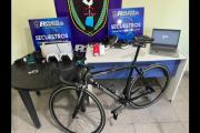 Aprehenden a un hombre por robo y secuestran valiosos equipos en allanamientos