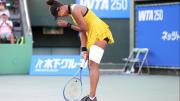 Naomi Osaka llora y suda para pasar a cuartos
