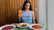 Rosalía sorprende desde Polonia: platos típicos, pistas de su nuevo disco y un misterioso rodaje en Varsovia