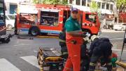 Un motociclista quedó con fractura expuesta tras chocar contra un colectivo en Barrio Norte