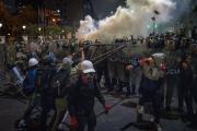 Miles de personas se unen a marchas de protesta contra el gobierno y el Congreso en Perú