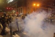 Al menos un muerto y más de cien heridos en las manifestaciones antigubernamentales en Lima