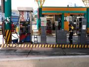 Balotaje en Bolivia: falta de dólares, filas de días para cargar combustible y un polémico mercado paralelo en medio de la campaña electoral