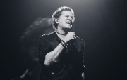 Carlos Vives reivindicó la cultura latina, el rock nacional y la argentinidad en el Movistar Arena