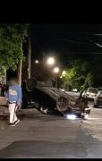 Joven volcó su auto en La Plata y atacó a golpes a dos mujeres policías