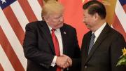 Donald Trump sostuvo que los aranceles del 100% a China “no son sostenibles” pero la responsabilizó por el conflicto comercial