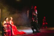 Fedra intenta salir del laberinto de sus pasiones al son del bolero