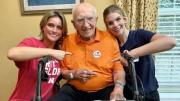 El swiftie de 95 años: ¿Quién es Frank Uryasz, el mayor fanático de Taylor Swift?