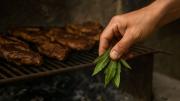 Un truco que no falla: para qué sirve tirar hojas de laurel en las brasas del asado