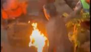 VIDEO Orán: Le quisieron sacar la moto, prendió fuego su remera para quemarla y evitar que se la lleve Tránsito