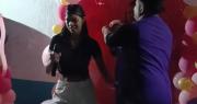 Video: Quiso sorprender con su canto en una fiesta infantil y el momento fue épico