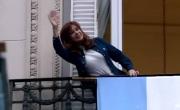 “Es Bessent o Perón”, dijo Cristina Kirchner frente a la movilización frente a su departamento