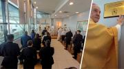 Descubrieron una placa que recuerda el último viaje de Bergoglio antes de convertirse en Papa Francisco