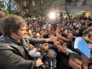 Abrazamos la libertad o la barbarie de los Kirchner: Javier Milei recorrió Tres de Febrero