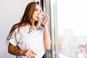 ¡Insólito! ¿Sabías que puedes cometer errores hasta al beber agua? Una acción tan cotidiana tiene riesgos a evitar