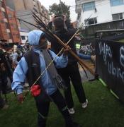 Cuatro policías heridos con flechas durante protestas contra EE UU en Colombia