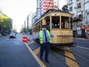 La fascinación por el tranvía: largas filas para sumergirse en un viaje al pasado por las calles de Caballito