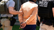 Nueva estrategia de ICE en Illinois: ¿quiénes son los nuevos objetivos de arresto en los operativos?