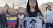 VIRAL: Devotos de José Gregorio Hernández y Carmen Rendiles cantaron el Alma llanera en la plaza de San Pedro del Vaticano