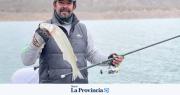 El sanjuanino fanático de la pesca que recorre el país como guía y defiende el valor del pejerrey local
