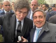 Milei, en Santiago: “Mientras que la líder de ellos anda en tobillera, a nosotros nos respetan en el mundo”
