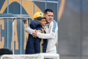 “Siempre te recordaré con una sonrisa”: la bandera que Riquelme le dedicó a Miguel Ángel Russo