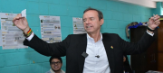 Jorge Quiroga votó en la zona Sur de La Paz: ‘Esta es la oportunidad para cambiar la situación de crisis económica del país’