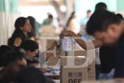 Arrestan a hombre con Bs 4.000 en efectivo en un recinto electoral de Santa Cruz