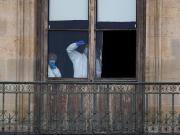 Se supo cuál es la joya que encontraron dañada cerca del Louvre tras el impactante robo al museo de París