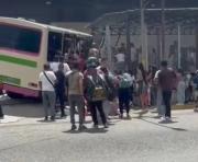 En video: autobús de transporte público se estrella contra portón en Guatire