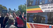El video de la llegada de los micros de Estudiantes y Gimnasia al Estadio UNO