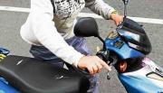 Una motoquera jujeña rasguñó a una policía