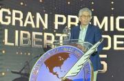 El periodista Daniel Coronell recibió el Gran Premio SIP a la Libertad de Prensa