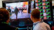 Tecnología al servicio del ICE: la agencia utiliza reconocimiento facial y monitoreo de redes para aumentar las detenciones