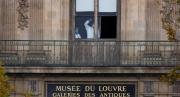 Filtraron video del robo estilo película que ocurrió en pleno museo Louvre, estas son las joyas que se llevaron