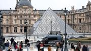 Hallaron una de las joyas robadas en el Museo del Louvre: cuál es y cuánto vale