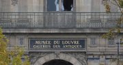 Insólito robo en el Louvre: siete minutos, un botín “inestimable” y un atraco que impacta al mundo