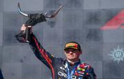 Verstappen puso al rojo vivo la pelea por el título mundial