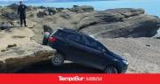Se olvidó de poner el freno de mano y tuvo que ser rescatado