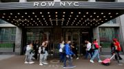 Detenidos dos presuntos miembros del Tren de Aragua en las afueras del Row Hotel en Nueva York