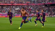 El invento de Flick con Araujo salva al Barça y desata la locura