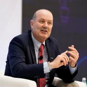 Federico Sturzenegger fue insultado al llegar a La Pampa para acompañar el cierre de campaña de Adrián Ravier