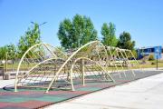 Las millonarias plazas temáticas están en plena instalación en el centro y los barrios de Neuquén