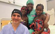 De Neuquén a África: el cirujano pediátrico que cruzó el océano para operar a 100 niños