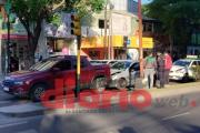 Tres vehículos protagonizaron un fuerte choque en Av. Belgrano (Fotos y video)